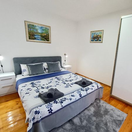 Entire House Floor - 2-Bedroom Cozy & Peaceful Apartment Podgorica Bagian luar foto