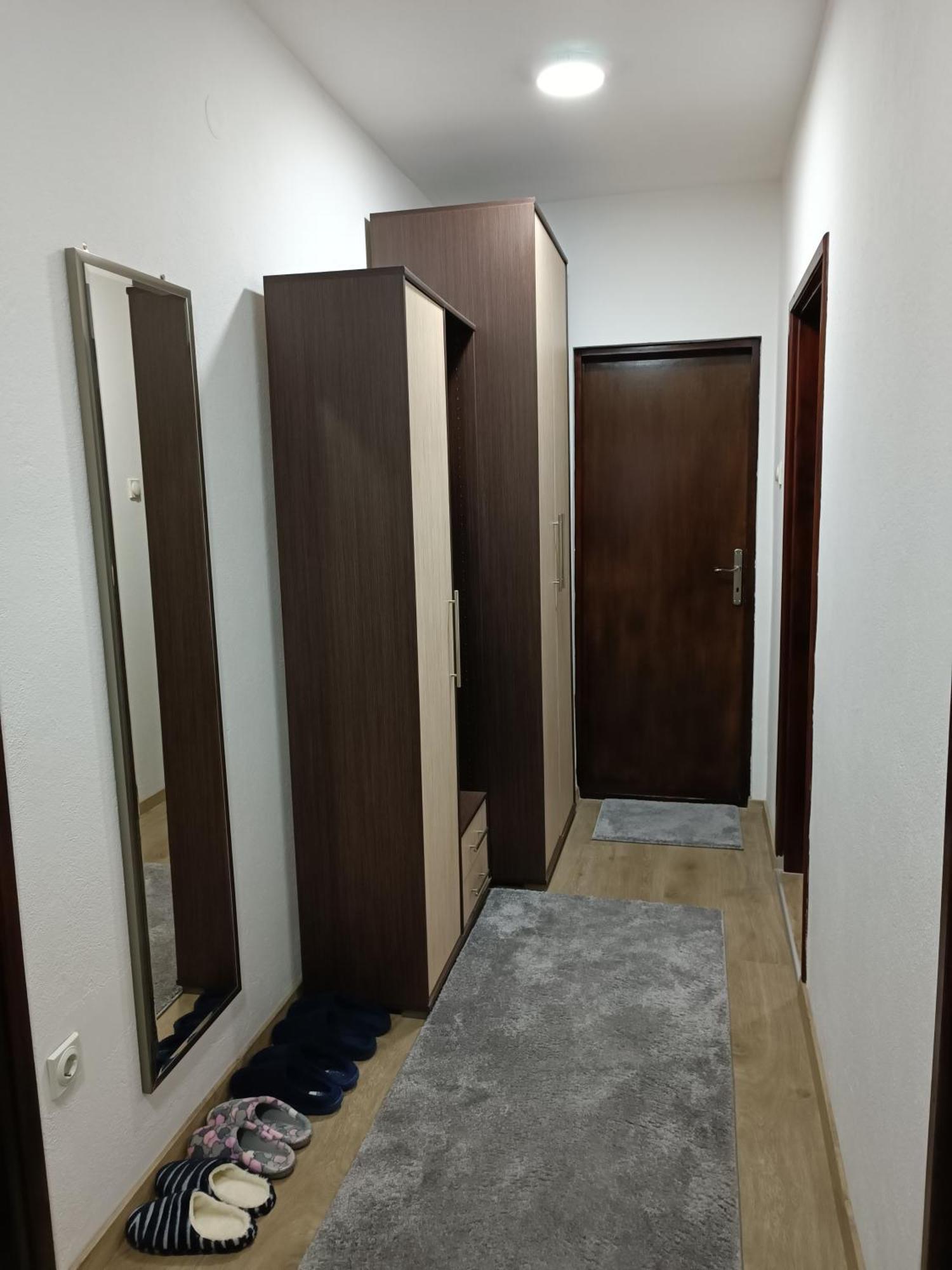 Entire House Floor - 2-Bedroom Cozy & Peaceful Apartment Podgorica Bagian luar foto