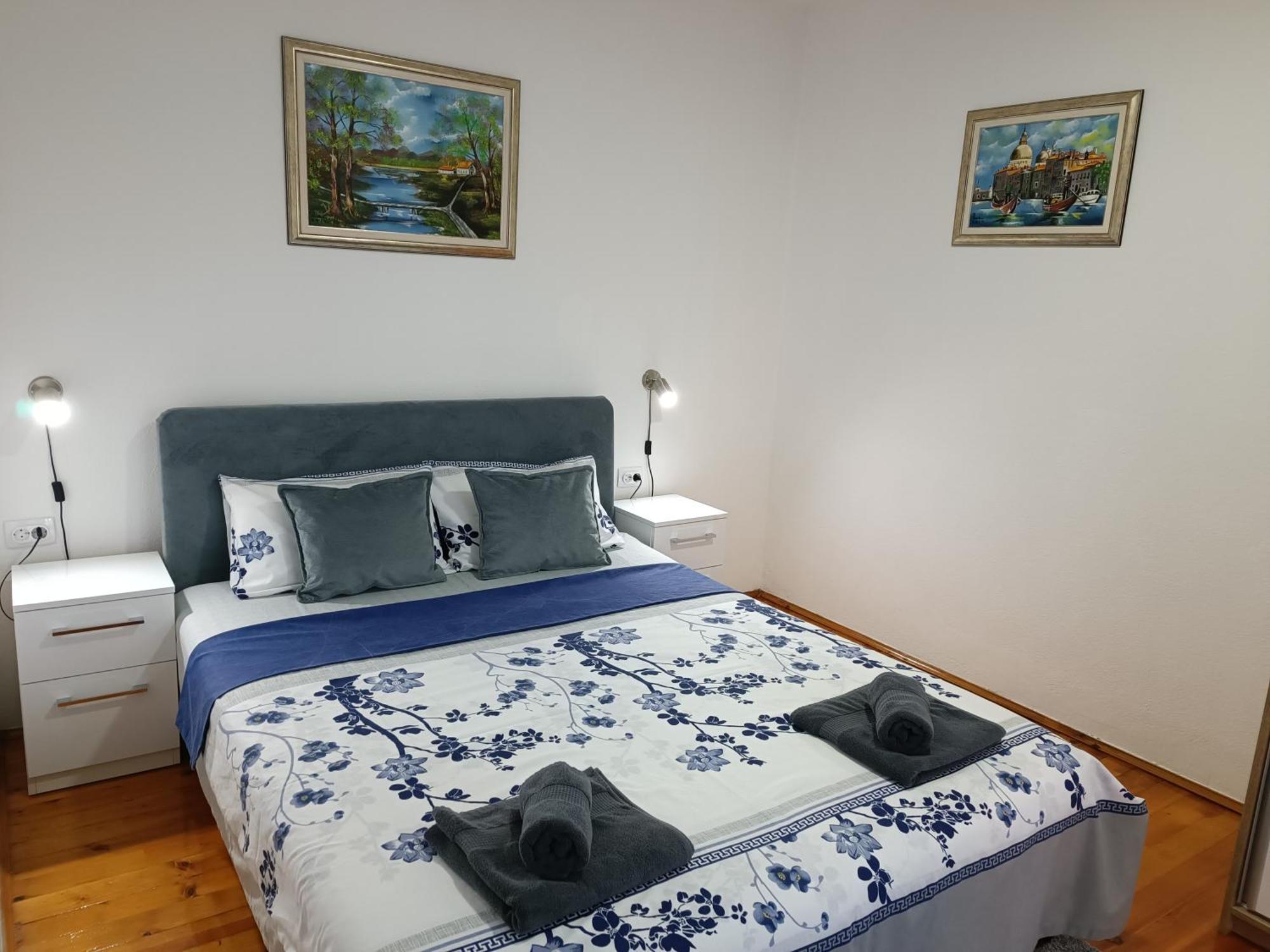 Entire House Floor - 2-Bedroom Cozy & Peaceful Apartment Podgorica Bagian luar foto
