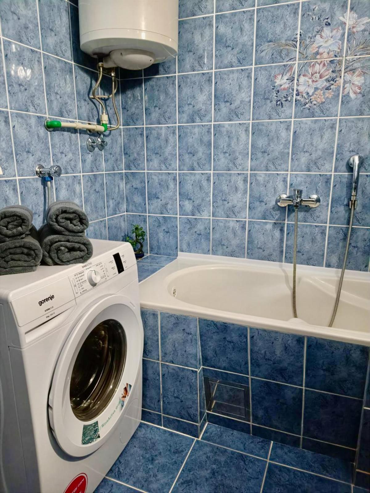 Entire House Floor - 2-Bedroom Cozy & Peaceful Apartment Podgorica Bagian luar foto