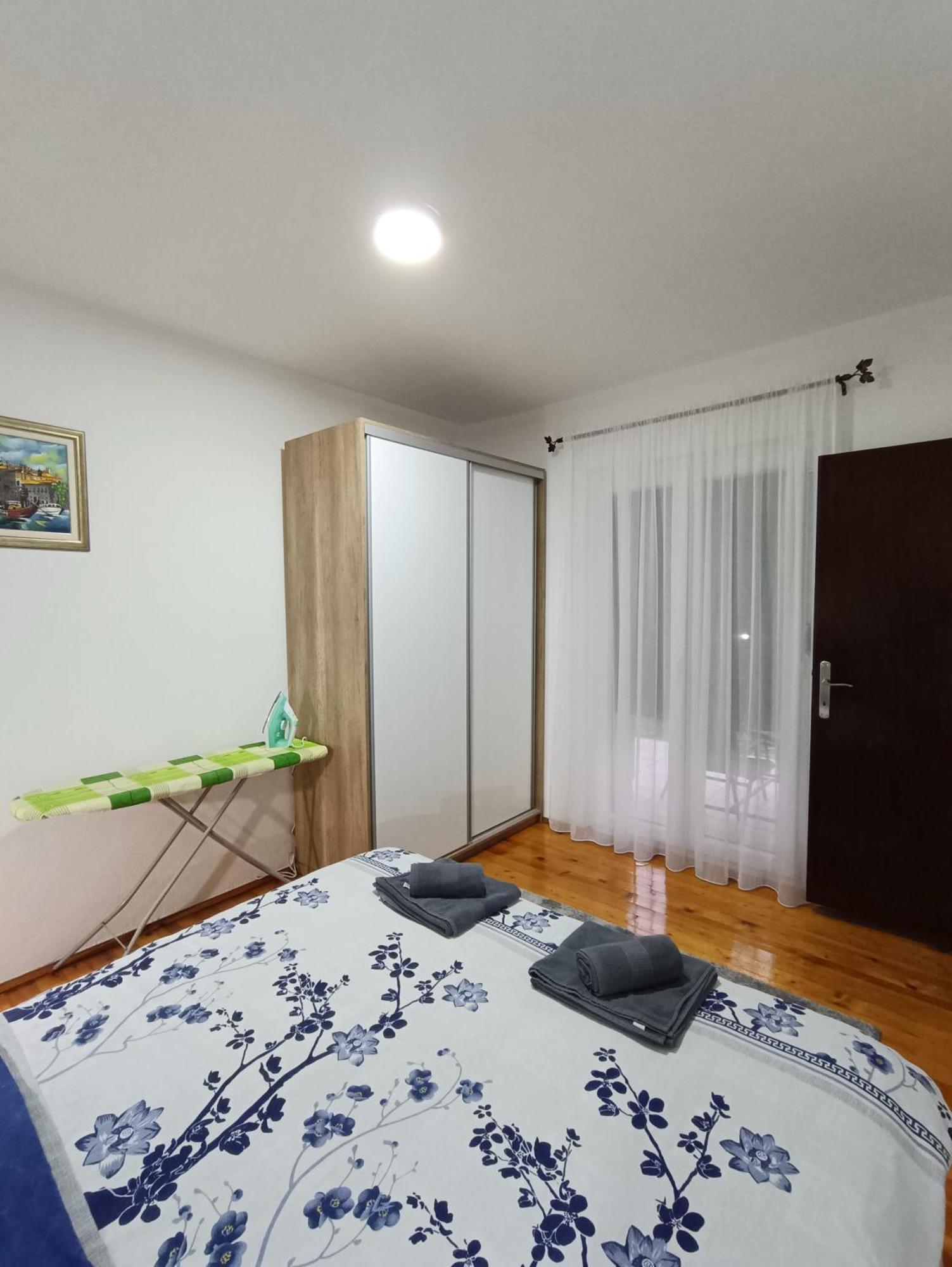 Entire House Floor - 2-Bedroom Cozy & Peaceful Apartment Podgorica Bagian luar foto